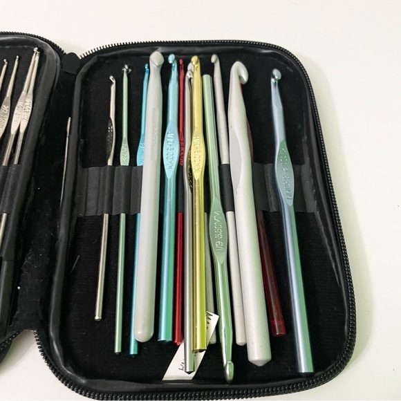 Mixed Lot of Crochet Hooks with Case - Picture 11 of 14